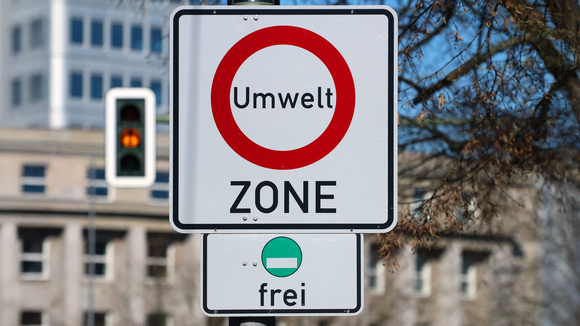 Strefy ekologiczne w Niemczech - co musisz wiedzieć przed wyjazdem samochodem do pracy? 2 Znak Umweltzone w Niemczech – strefa ekologiczna z obowiązkiem posiadania zielonej plakietki na samochodzie